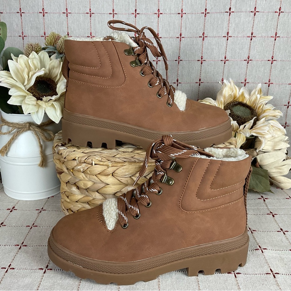 Nordstrom “Chiara” Lug Ankle Boots Fully Faux Sherpa Lined & Faux Leather 7